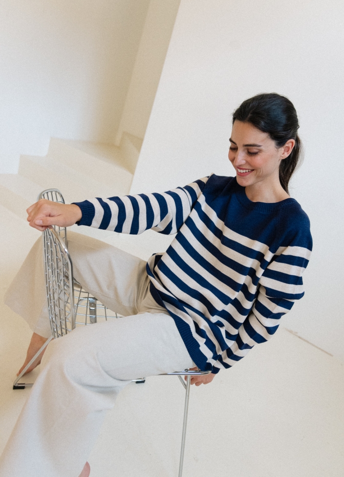 essentials | fika jumper noche