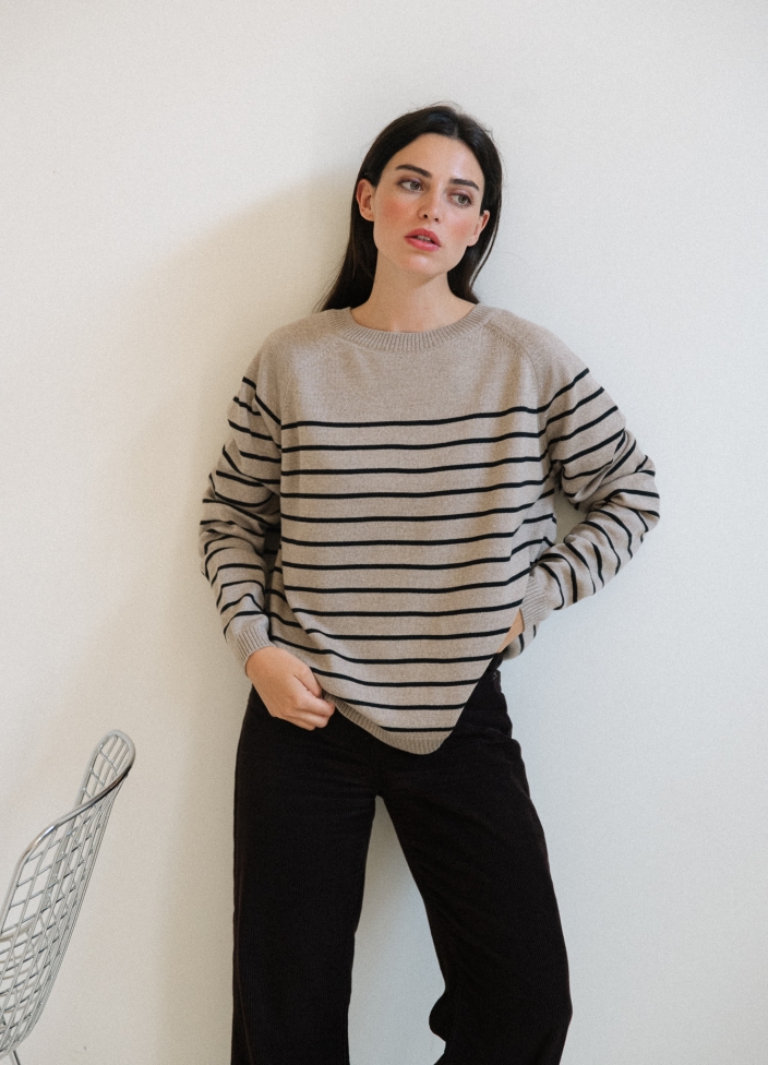 essentials | fika jumper taupe