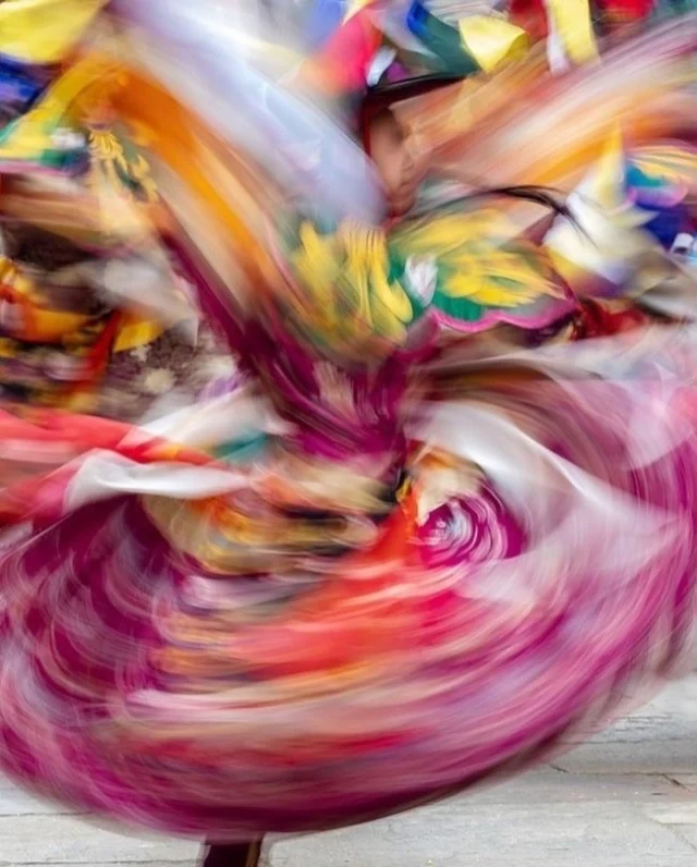 Esta colección de primavera quiere ser de nuevo un viaje, una mezcla de Este y Oeste. Un encuentro de la esencia de destinos opuestos, con diseños para siempre 🌸🥟